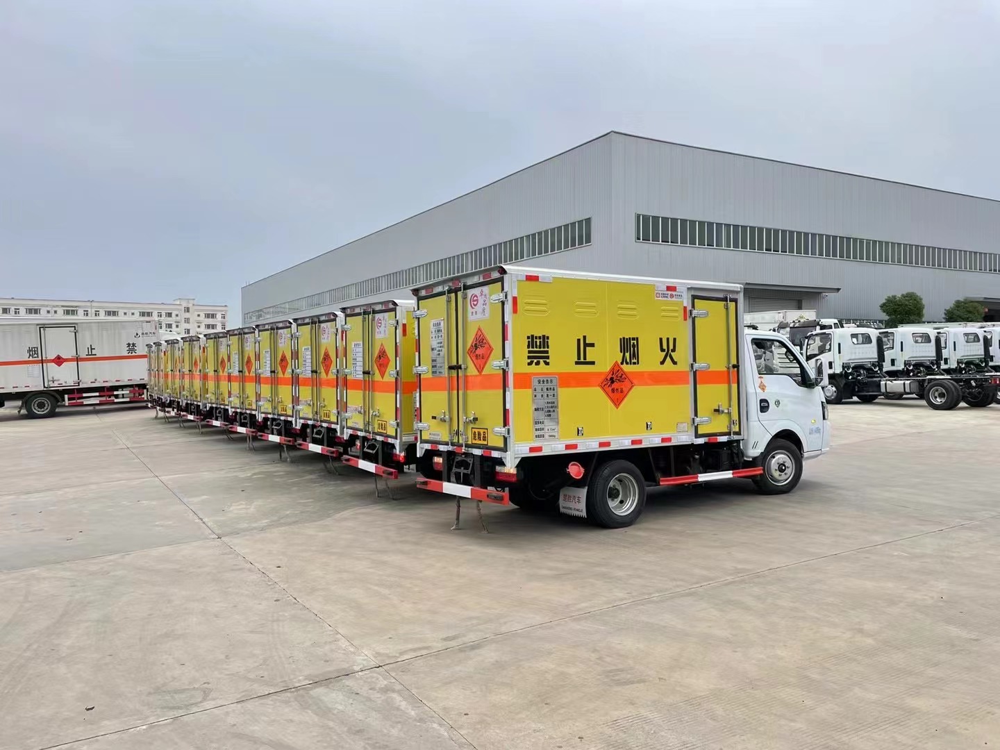 東風途逸2噸藍牌炸藥車