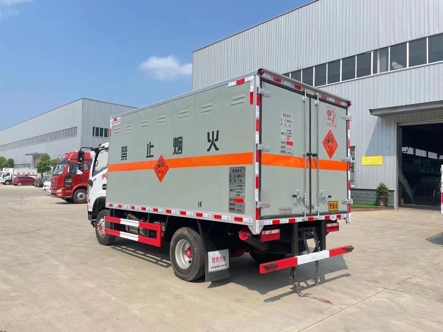 東風多利卡5噸爆破器材運輸車