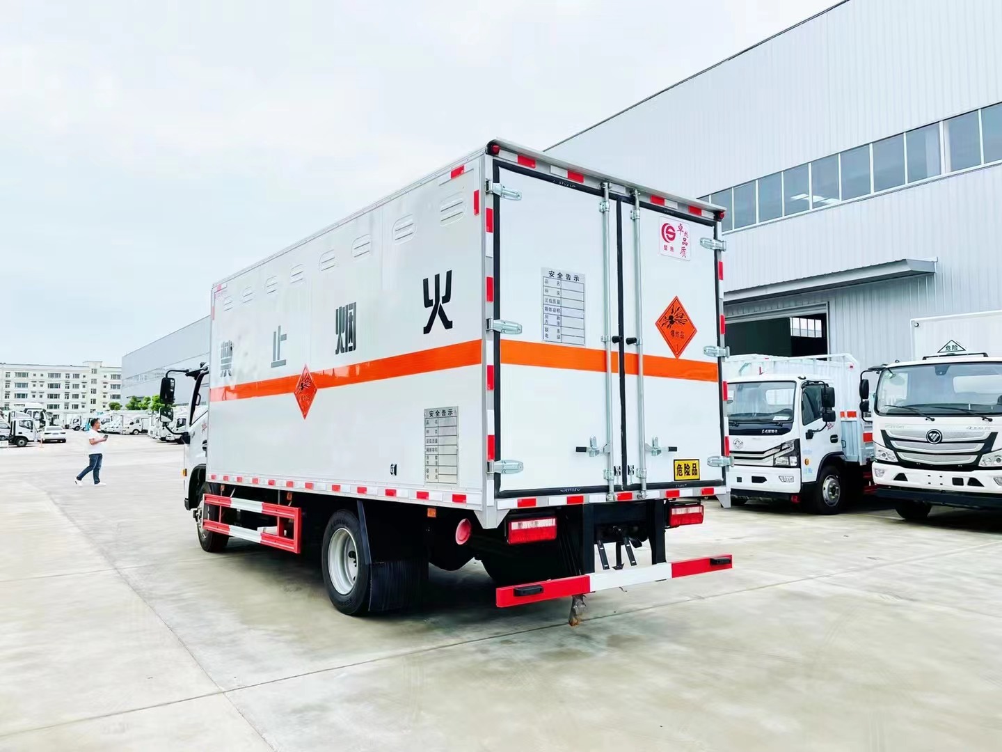 東風(fēng)多利卡7噸民爆車