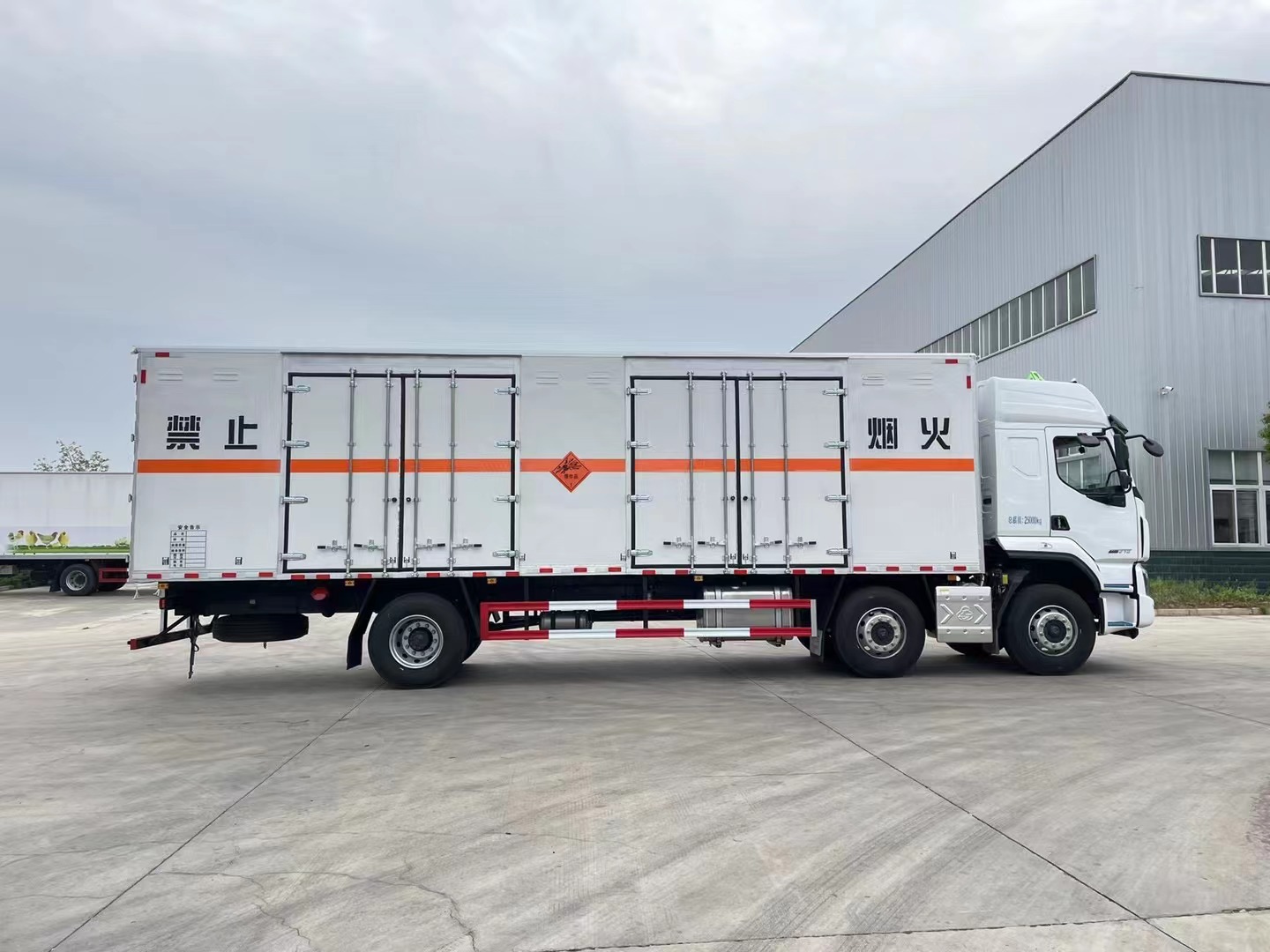 柳汽乘龍9.6米煙花炮竹運(yùn)輸車(chē)