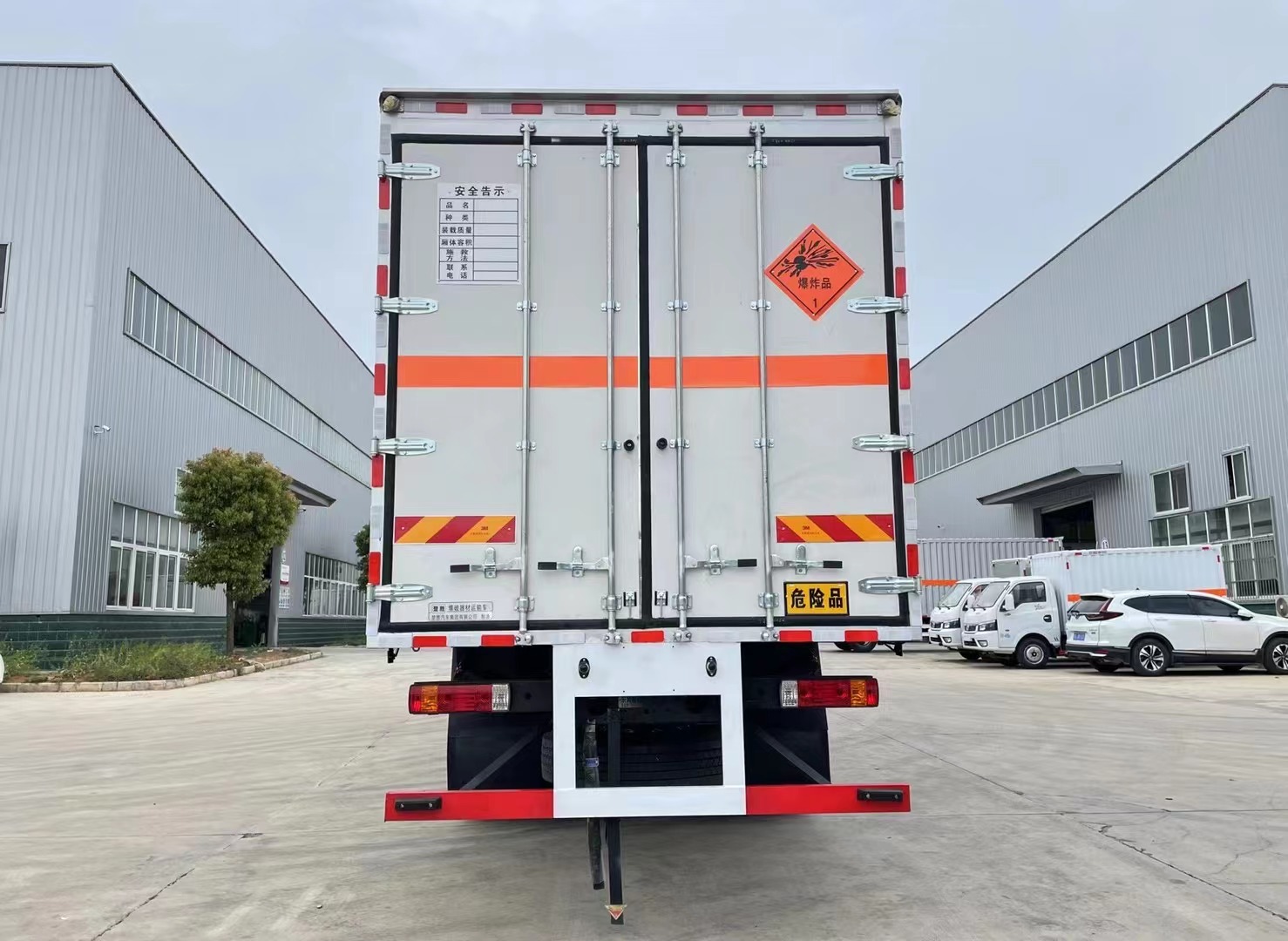 柳汽乘龍9.6米煙花炮竹運(yùn)輸車(chē)