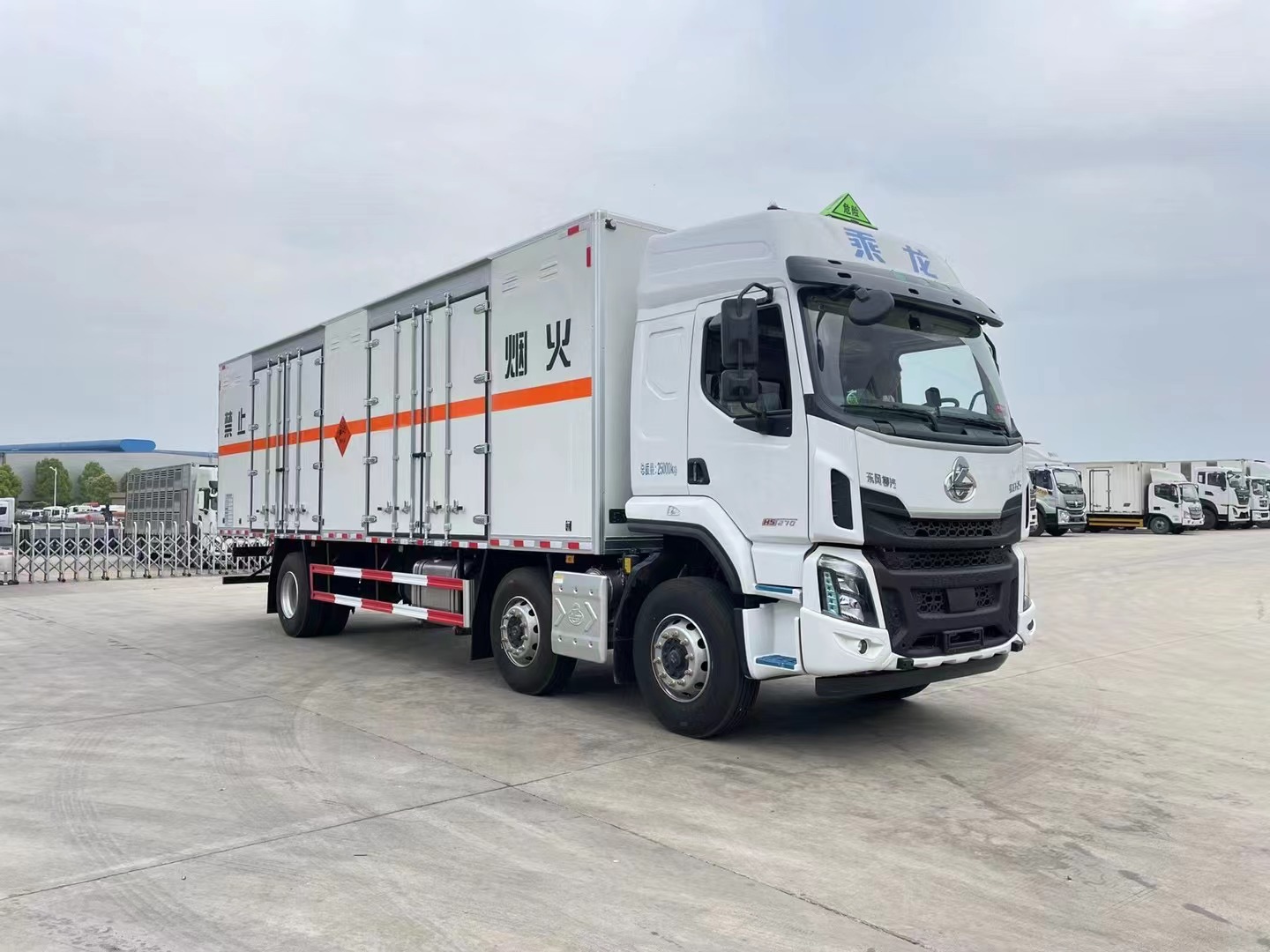 柳汽乘龍9.6米煙花炮竹運(yùn)輸車(chē)