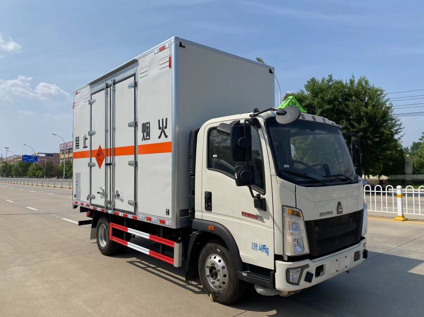 重汽豪沃藍牌21方煙花爆竹運輸車