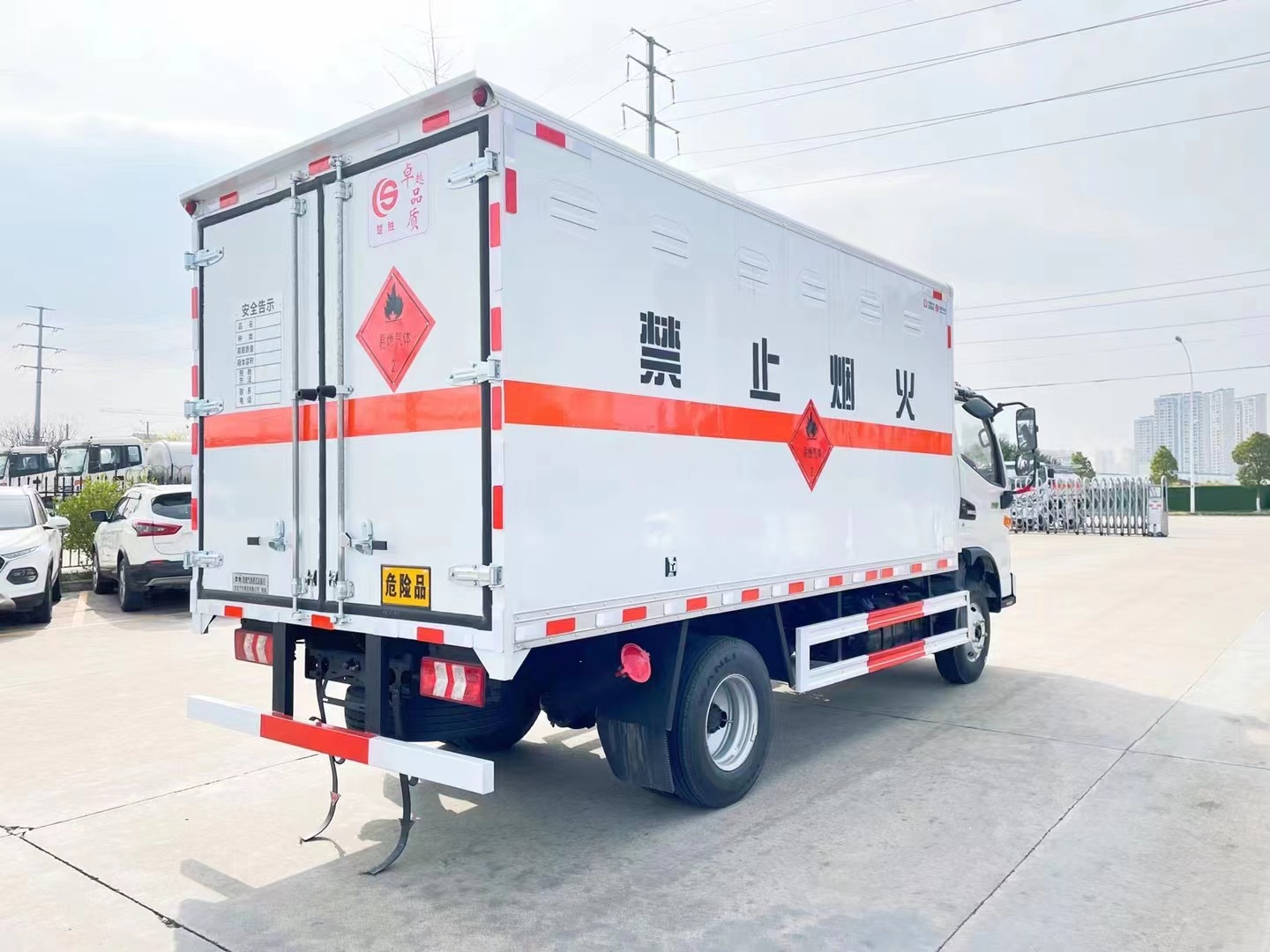 江淮駿鈴V5藍牌4.1米氣體廂式車