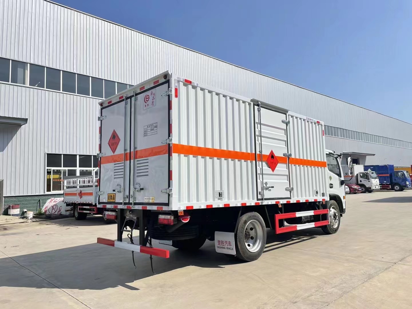 東風福瑞卡5.2米7.2噸氣體廂式運輸車