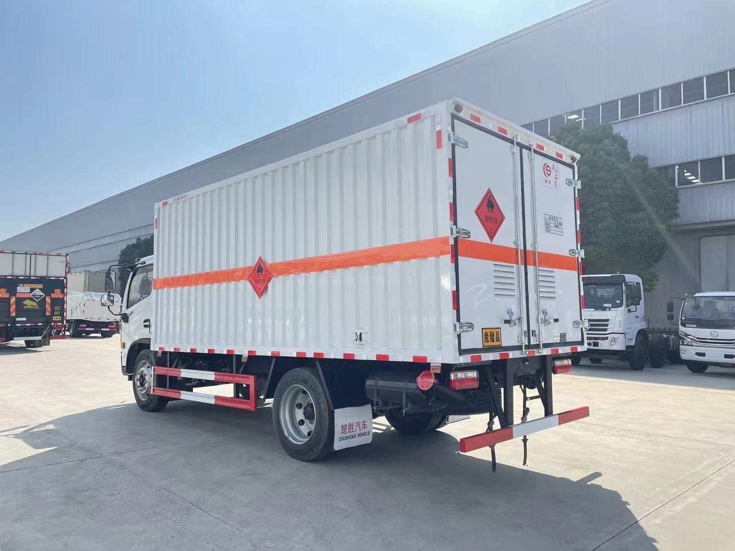 東風福瑞卡5.2米7.2噸氣體廂式運輸車