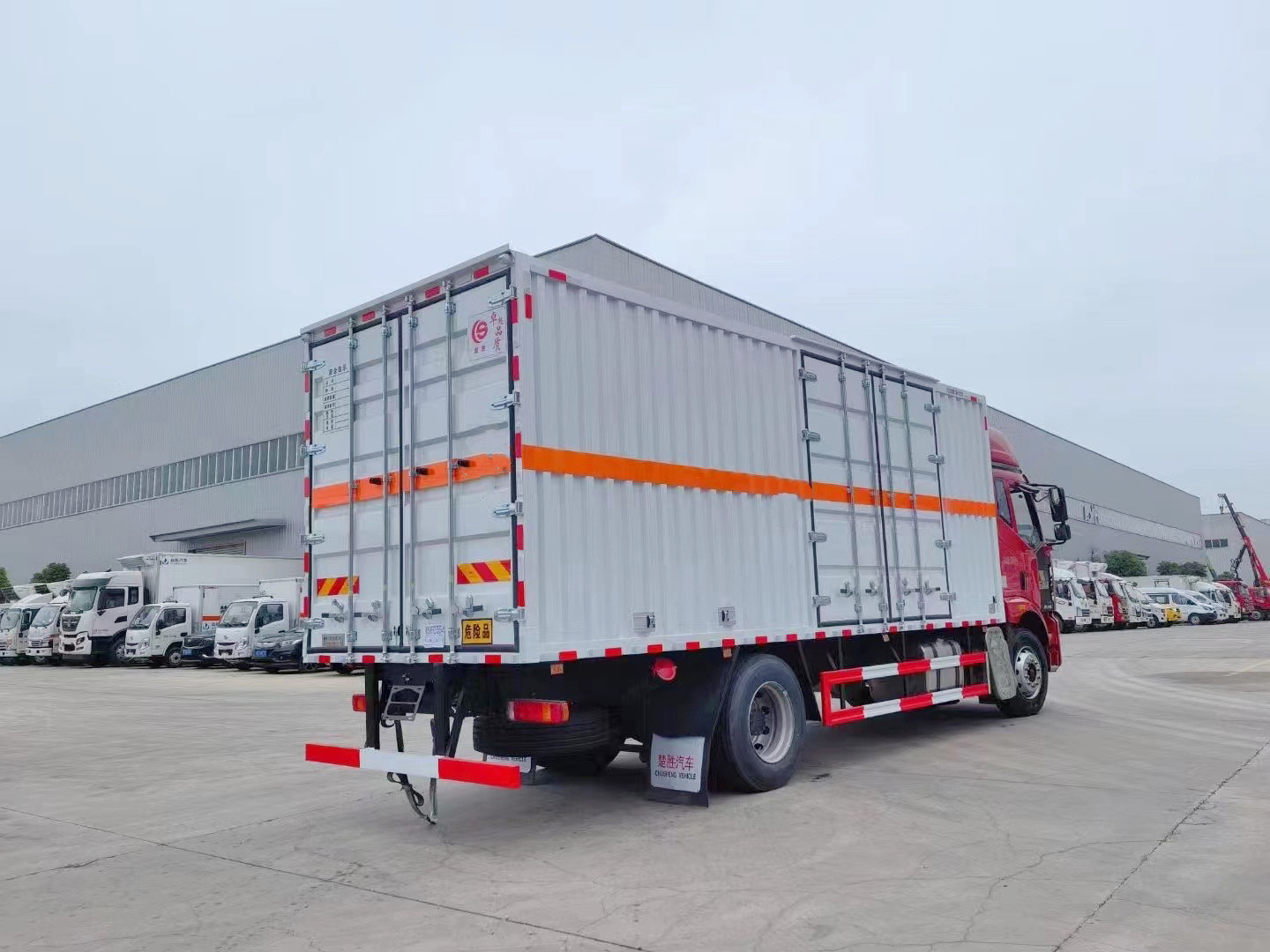 解放J6L黃牌7.6米氣體廂式車