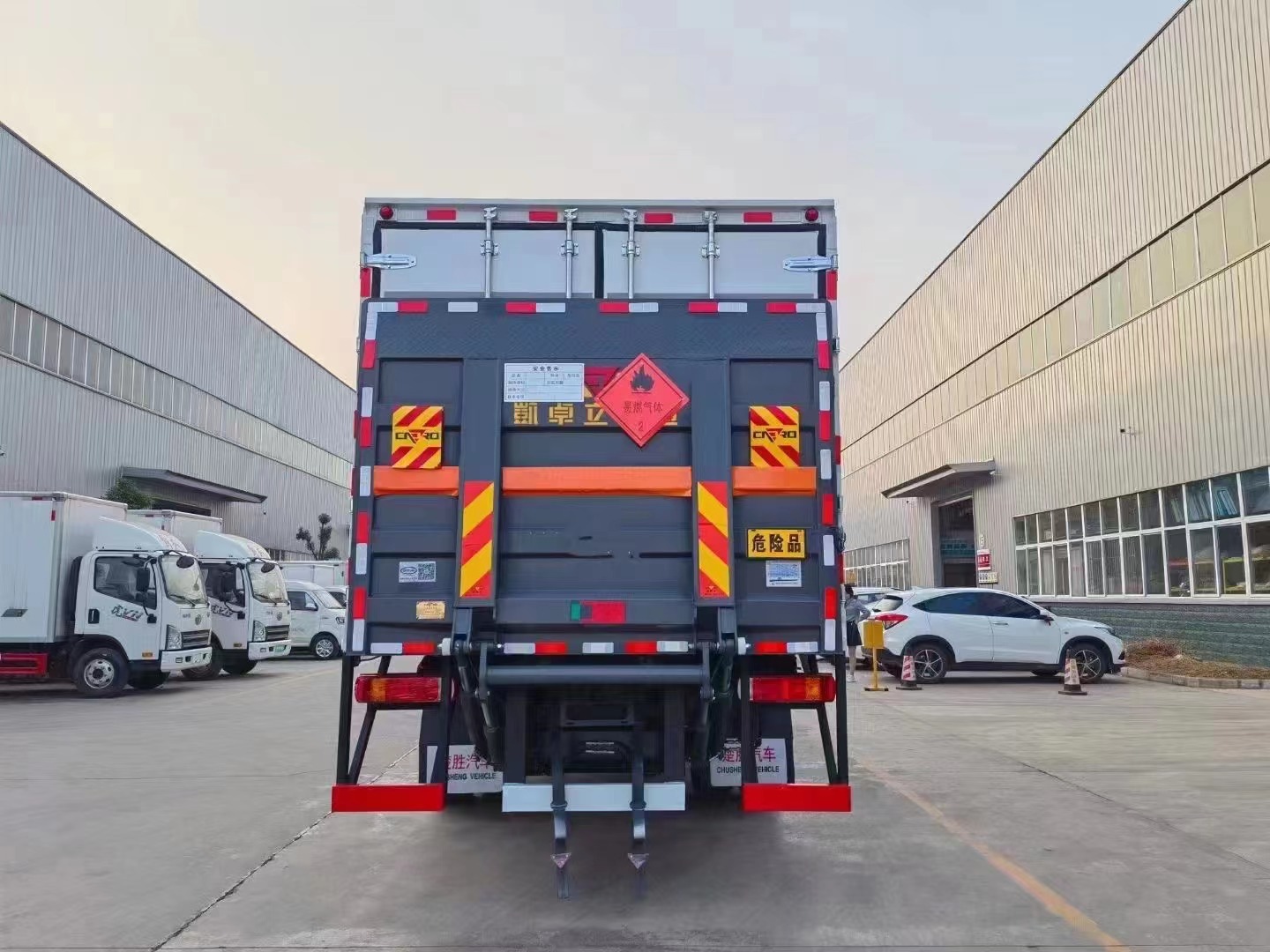 福田歐航6.8米氣體廂式運(yùn)輸車