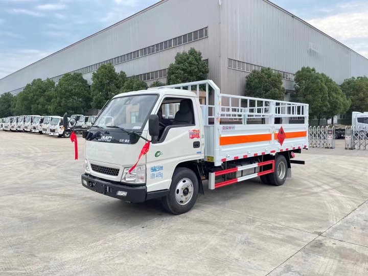 國六江鈴順達(dá)藍(lán)牌4.15米氣瓶運(yùn)輸車