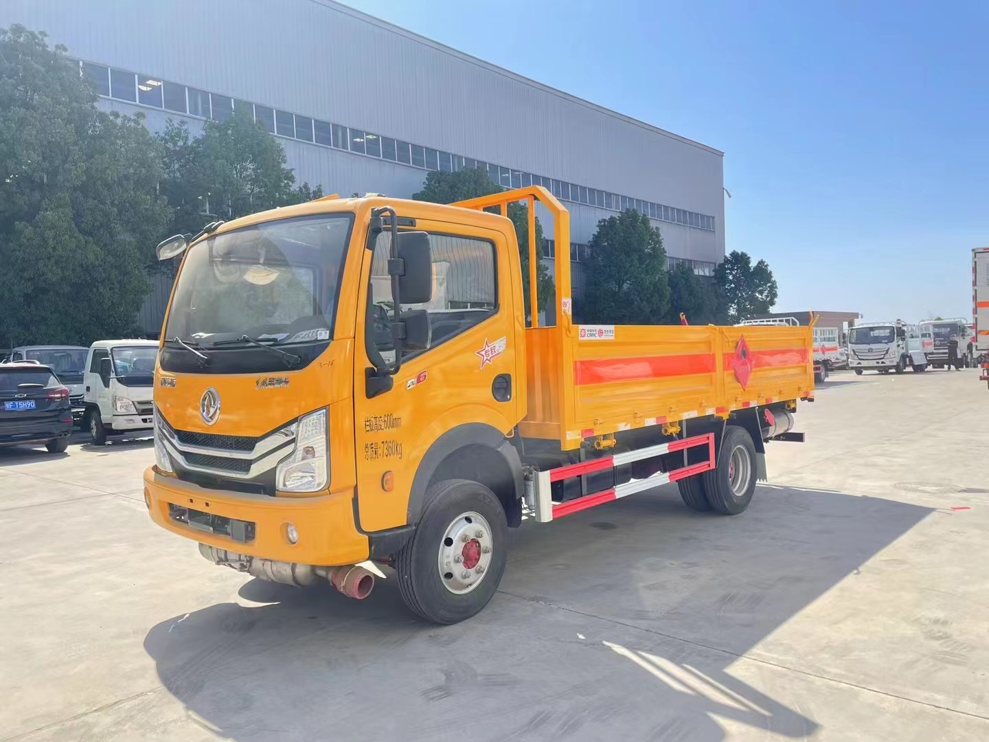 東風(fēng)多利卡4噸氣瓶運(yùn)輸車(chē)玉柴發(fā)動(dòng)機(jī)