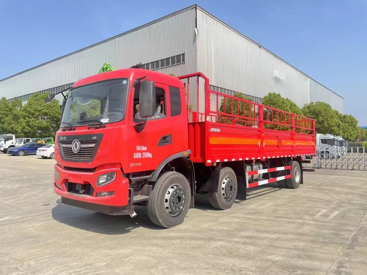 東風(fēng)天錦8.6米氣瓶運輸車小三軸