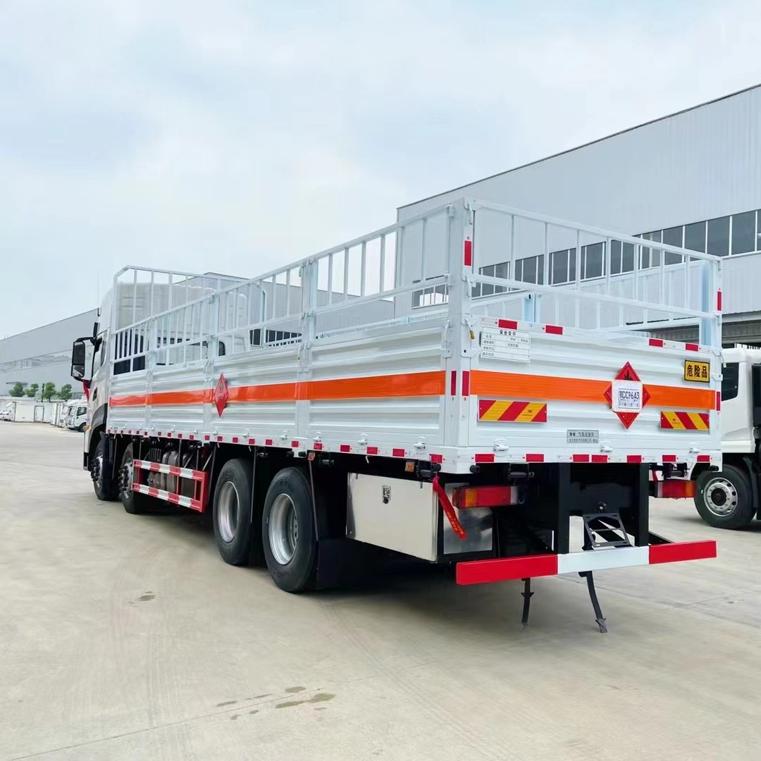 9米6氣瓶運(yùn)輸車/天龍氣瓶車/前四后八危險(xiǎn)品倉欄車