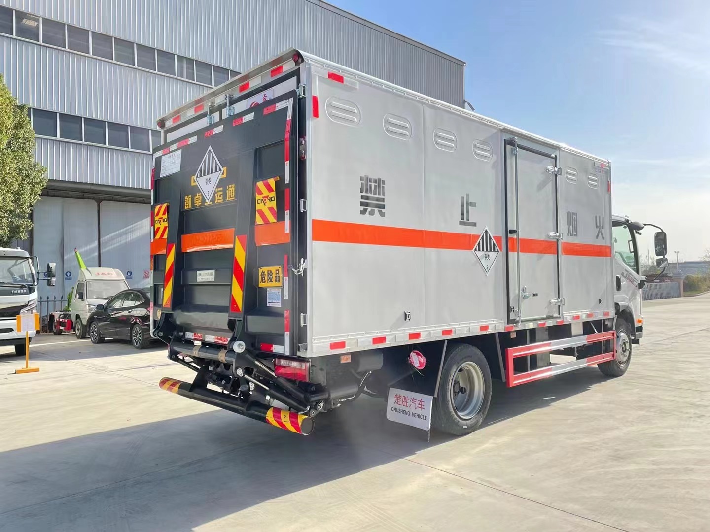 解放5.15米廢機油專用車