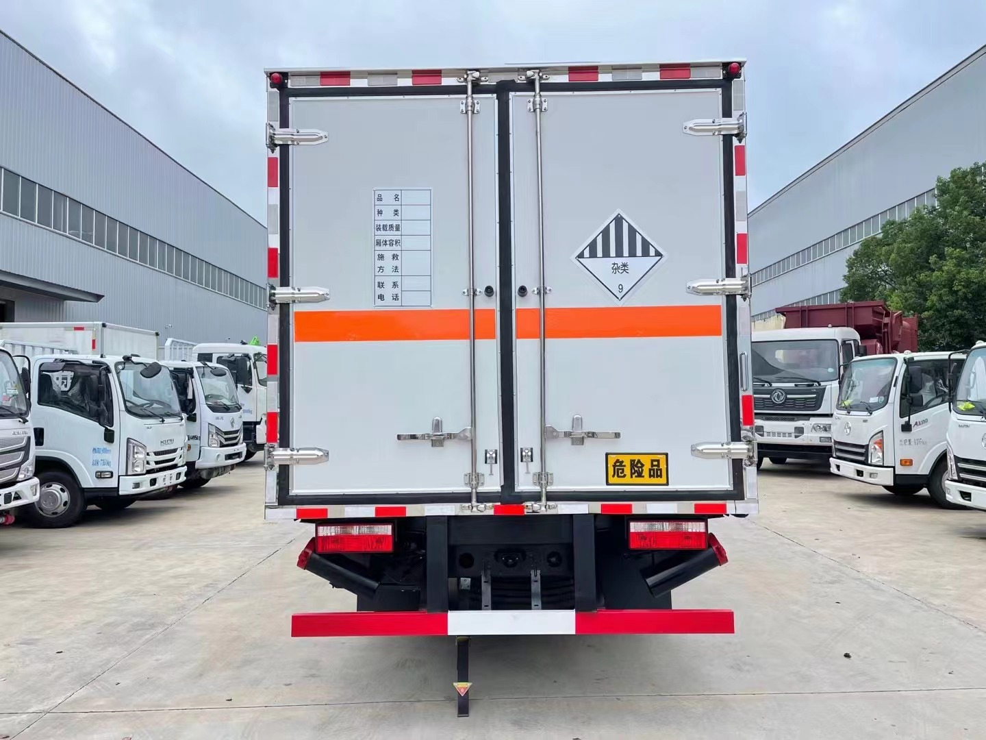 東風5.2米雜項廂式車