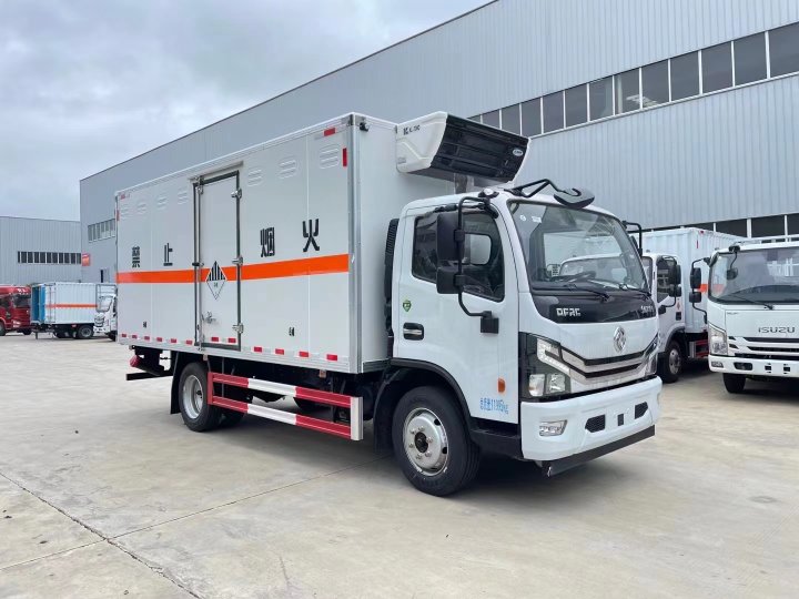 東風(fēng)5.2米雜項(xiàng)廂式車