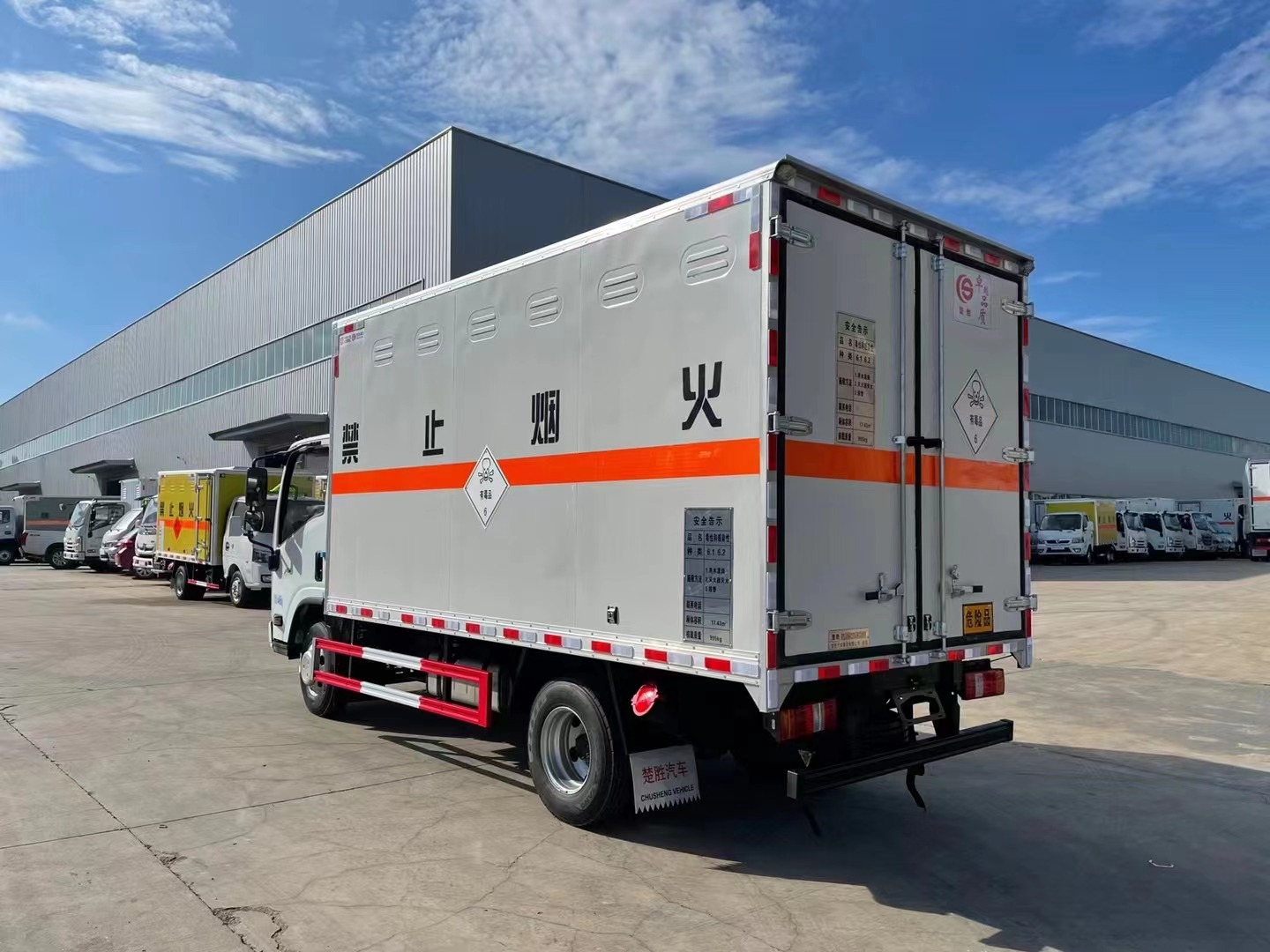 五十鈴藍(lán)牌毒感廂式車(chē)
