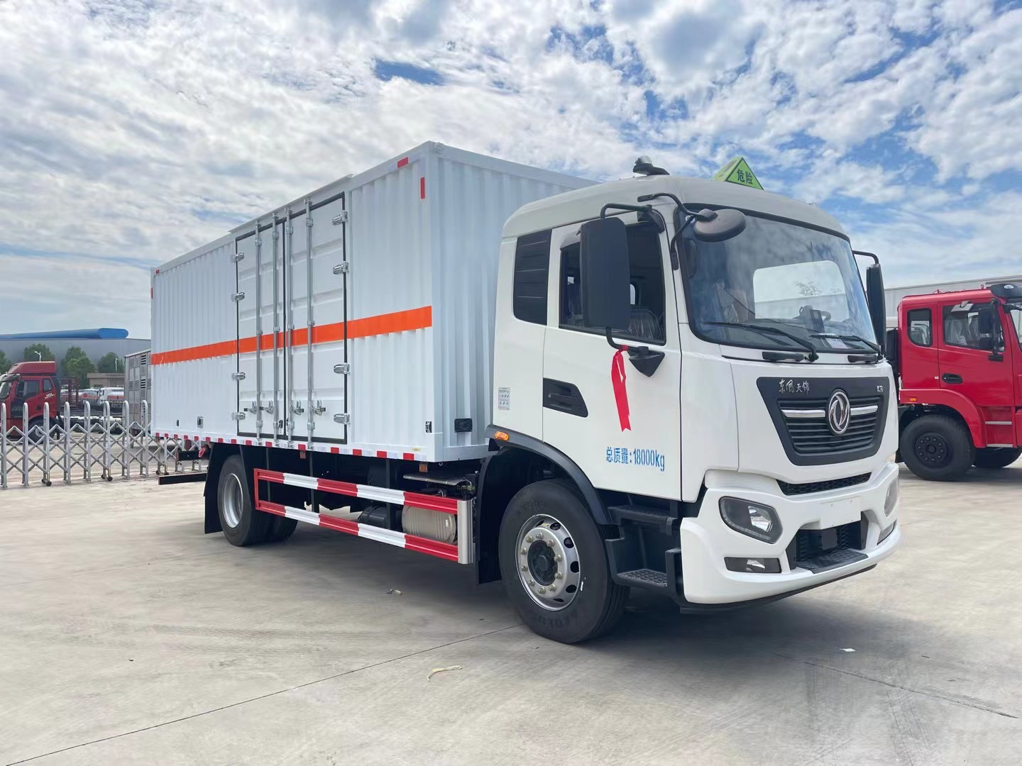 東風(fēng)天錦6.2米/6.8米10噸腐蝕品廂式車