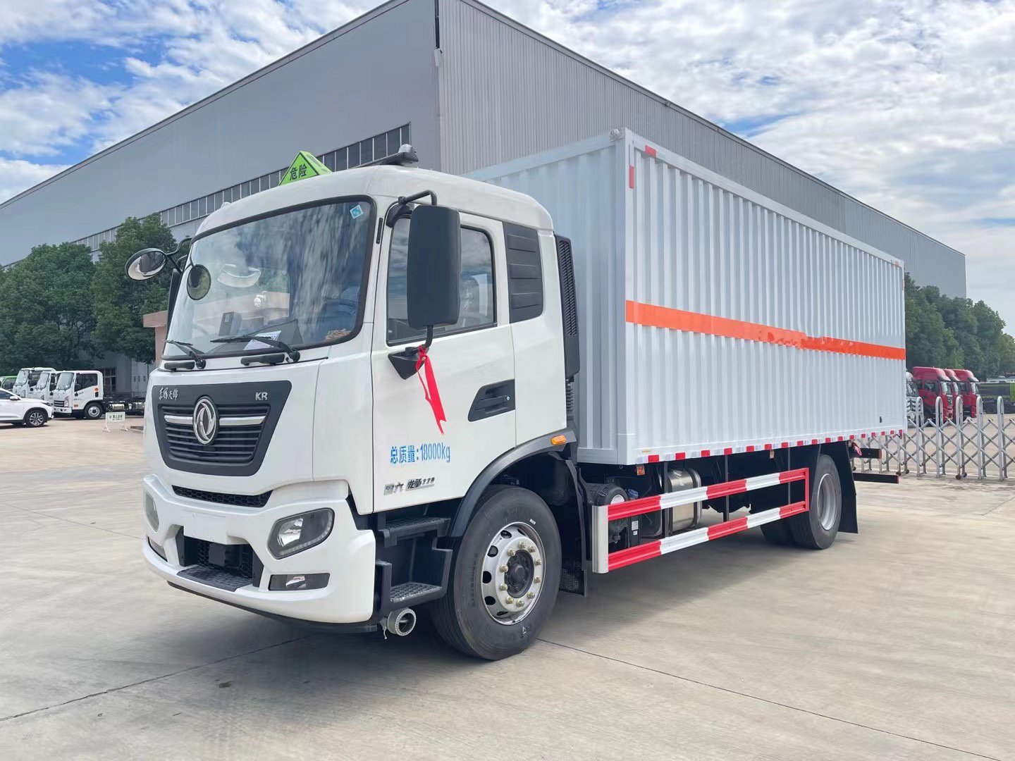 東風(fēng)天錦6.2米/6.8米10噸腐蝕品廂式車