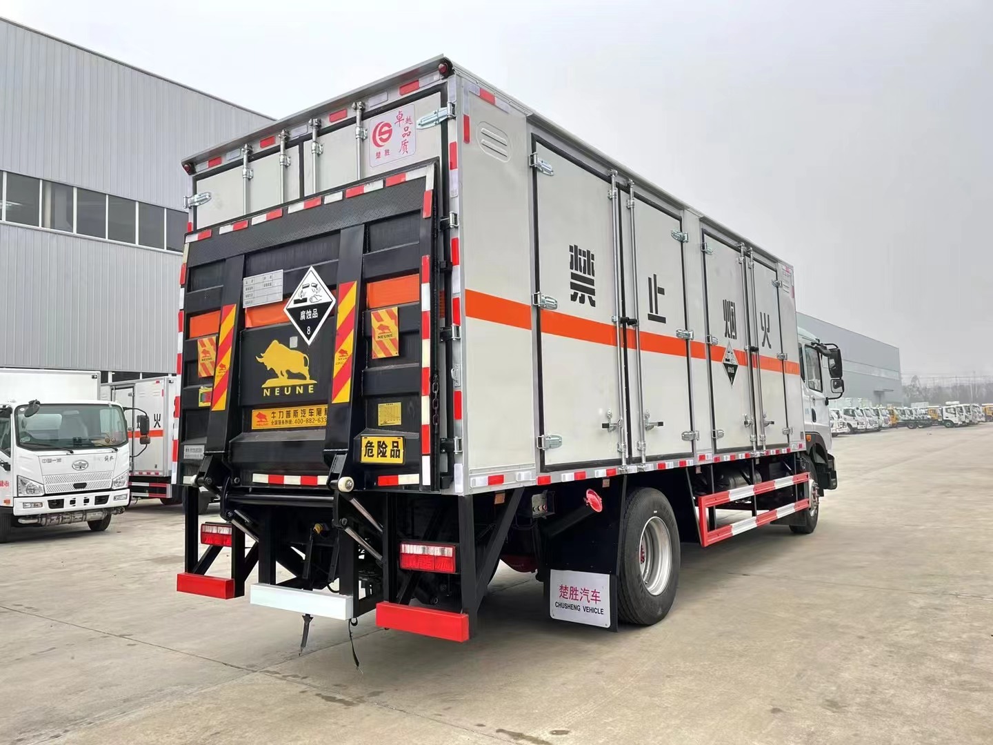 東風多利卡（6.2米/6.8米）腐蝕品廂式車