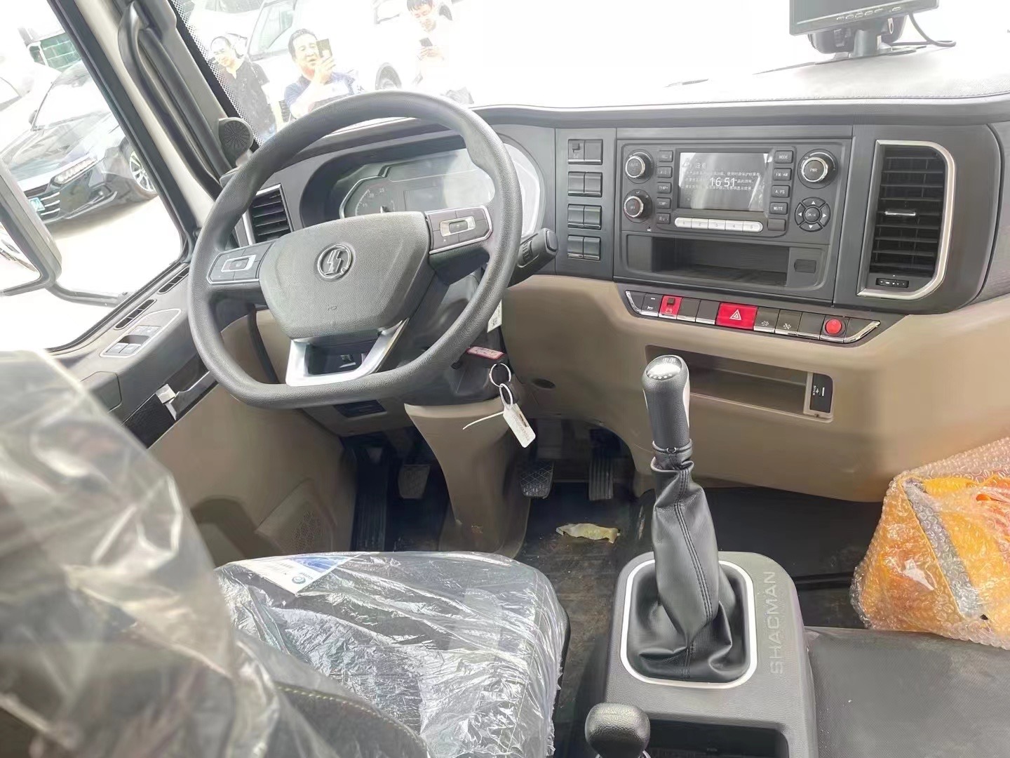 陜汽德龍6.8米雜項危險品廂式車