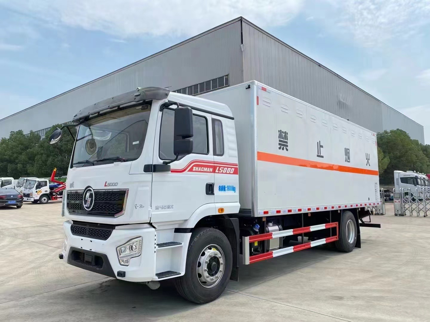 陜汽德龍6.8米雜項危險品廂式車