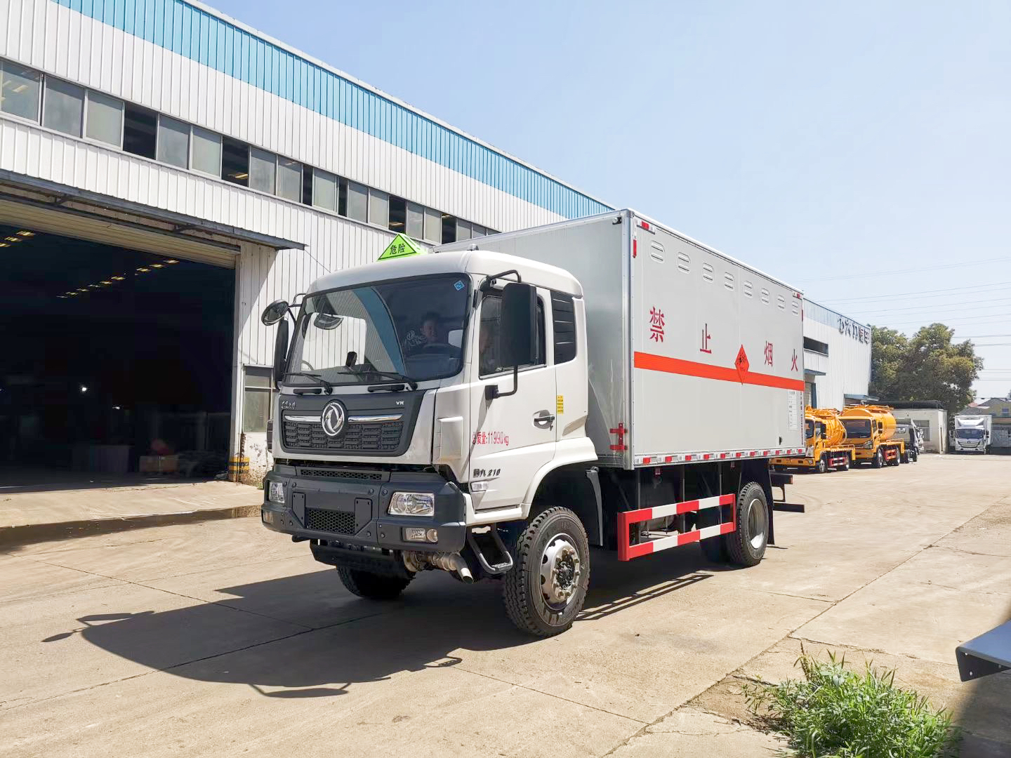 5.1米四驅(qū)爆破器材運(yùn)輸車